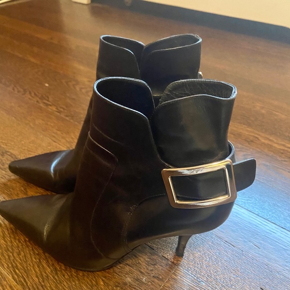 Roger Vivier Shoes - Roger Viviere boots size 38.5… made in Italy